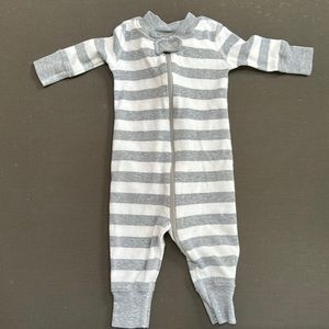 Hanna Anderson sleeper. Like new gender neutral zipper pajamas